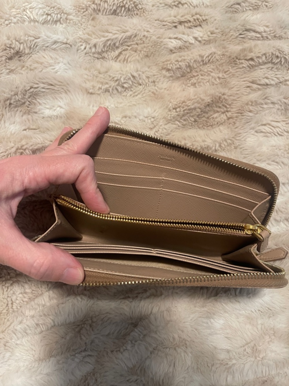 Preloved used well Prada wallet - Picture 3 of 8